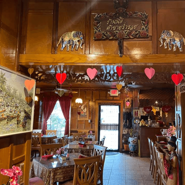 Cozy and Relaxing Dining Experience