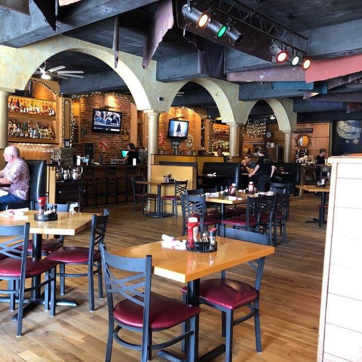 Relaxin' Dining Experience