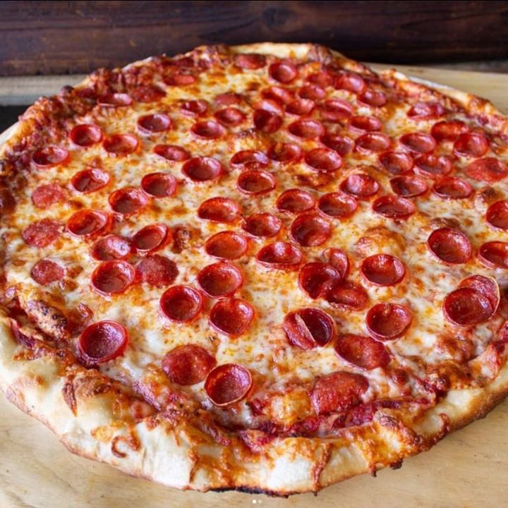 Perfect Pairings: Our Signature Pizza and Garlic Knot Combo