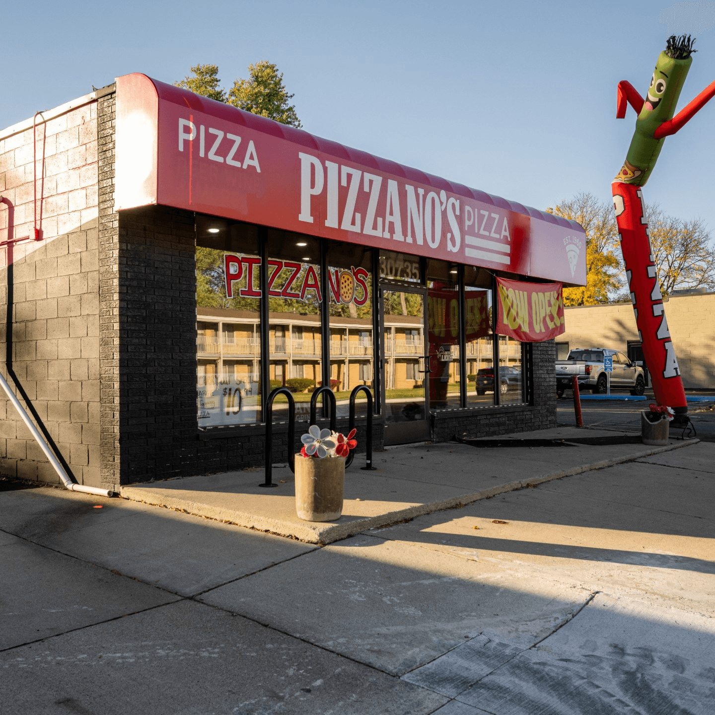 Welcome to Pizzano’s Pizza & Grinderz Southfield🍕