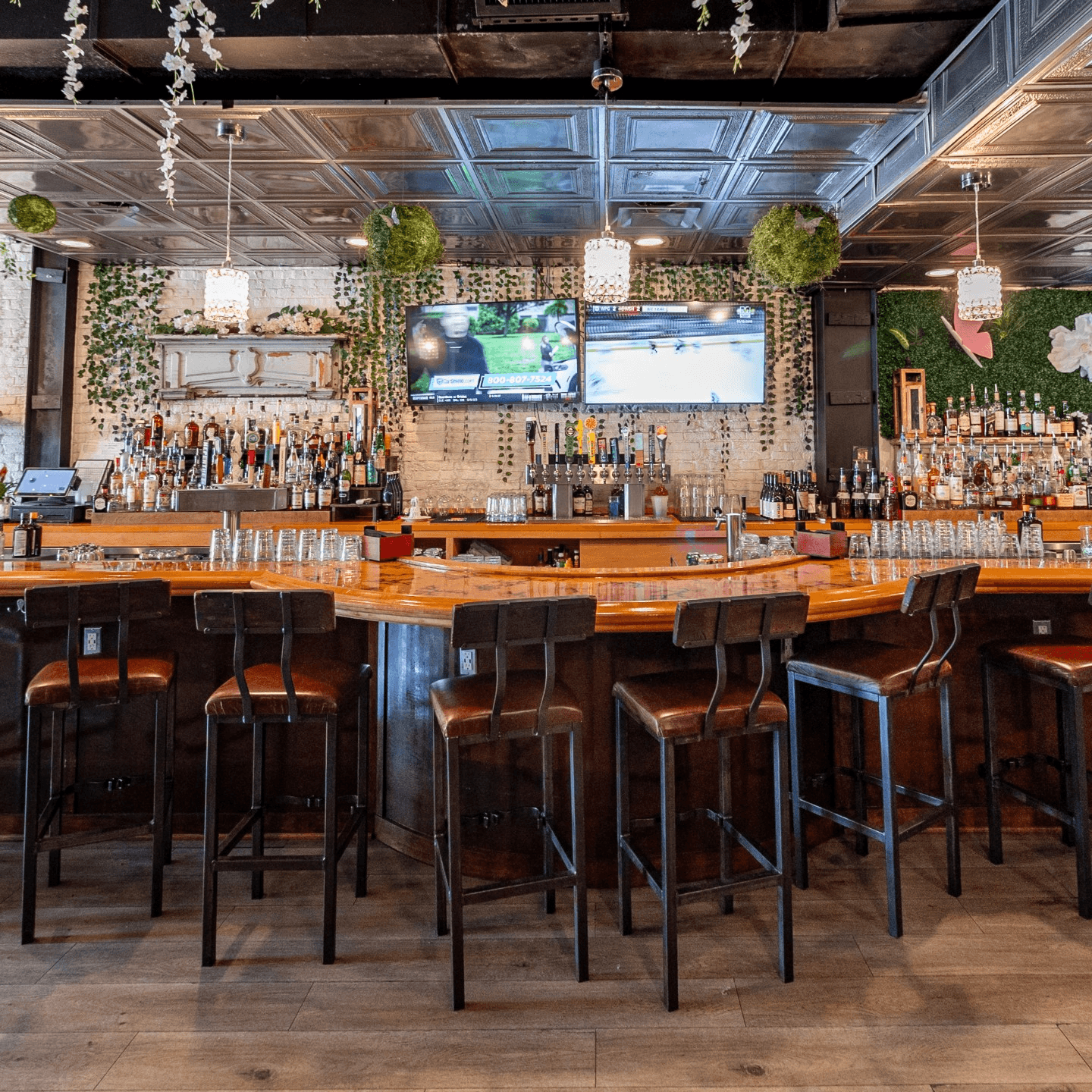 Old Town's Go-To Spot for Food & Drinks