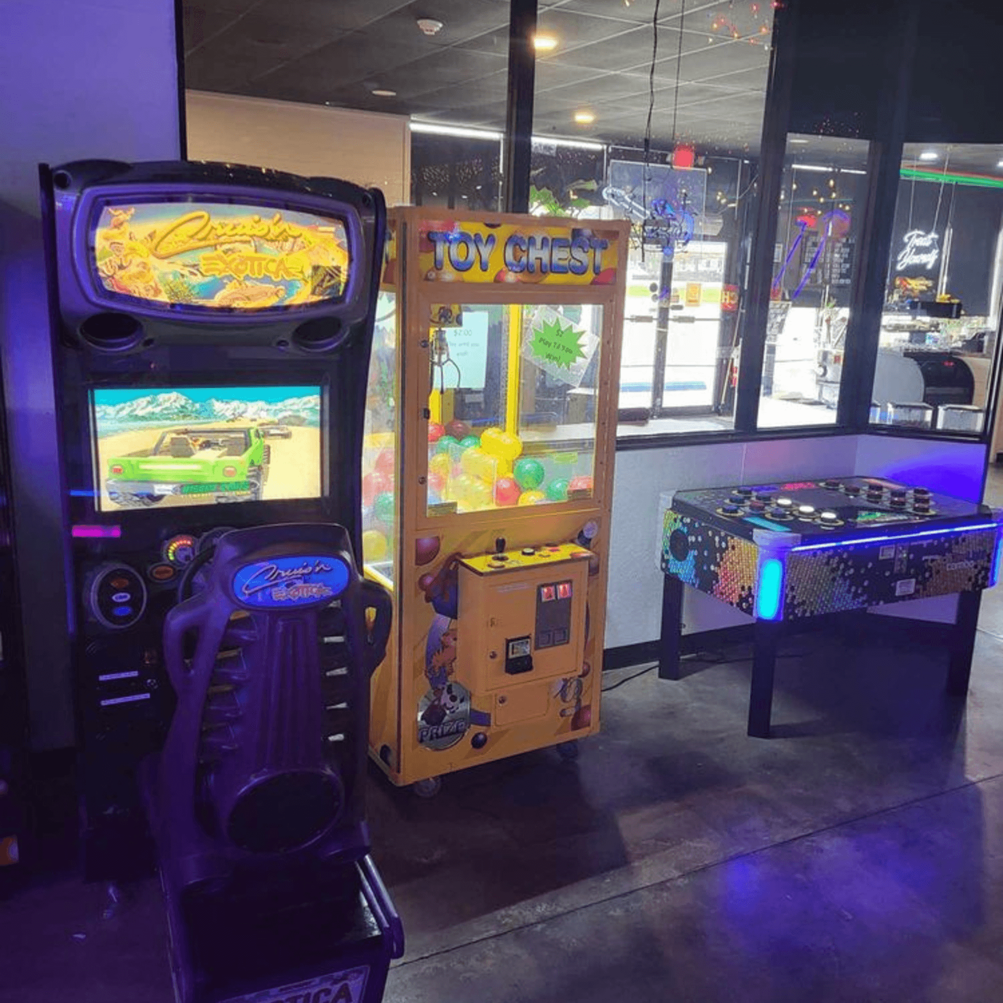 Decades Family Restaurant gallery image #8