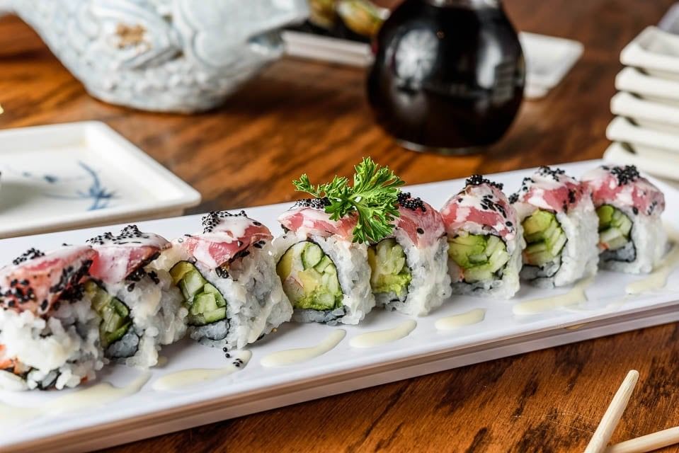 Black Pepper Tuna Roll •.