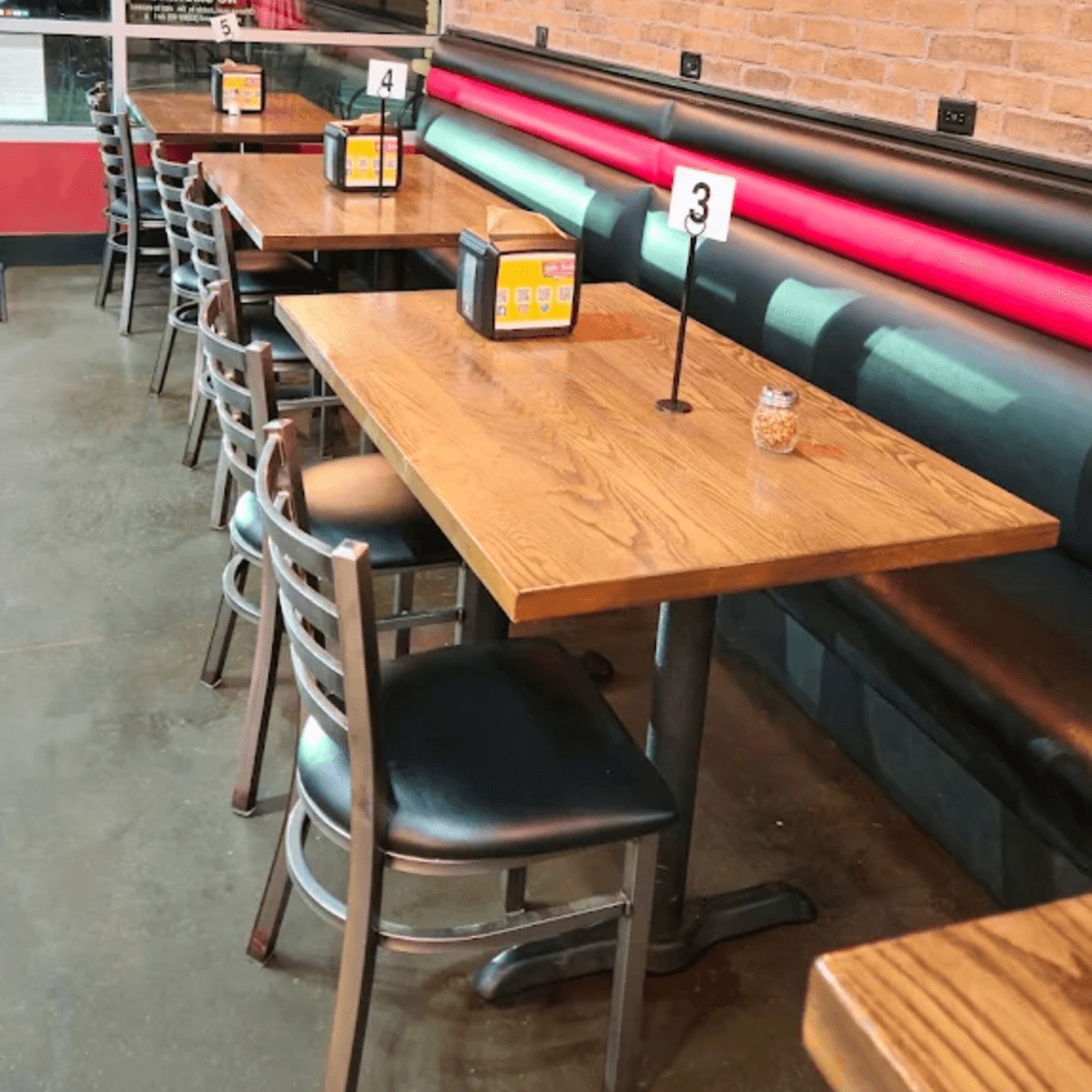 Cozy, Casual Dining with a Warm Welcome