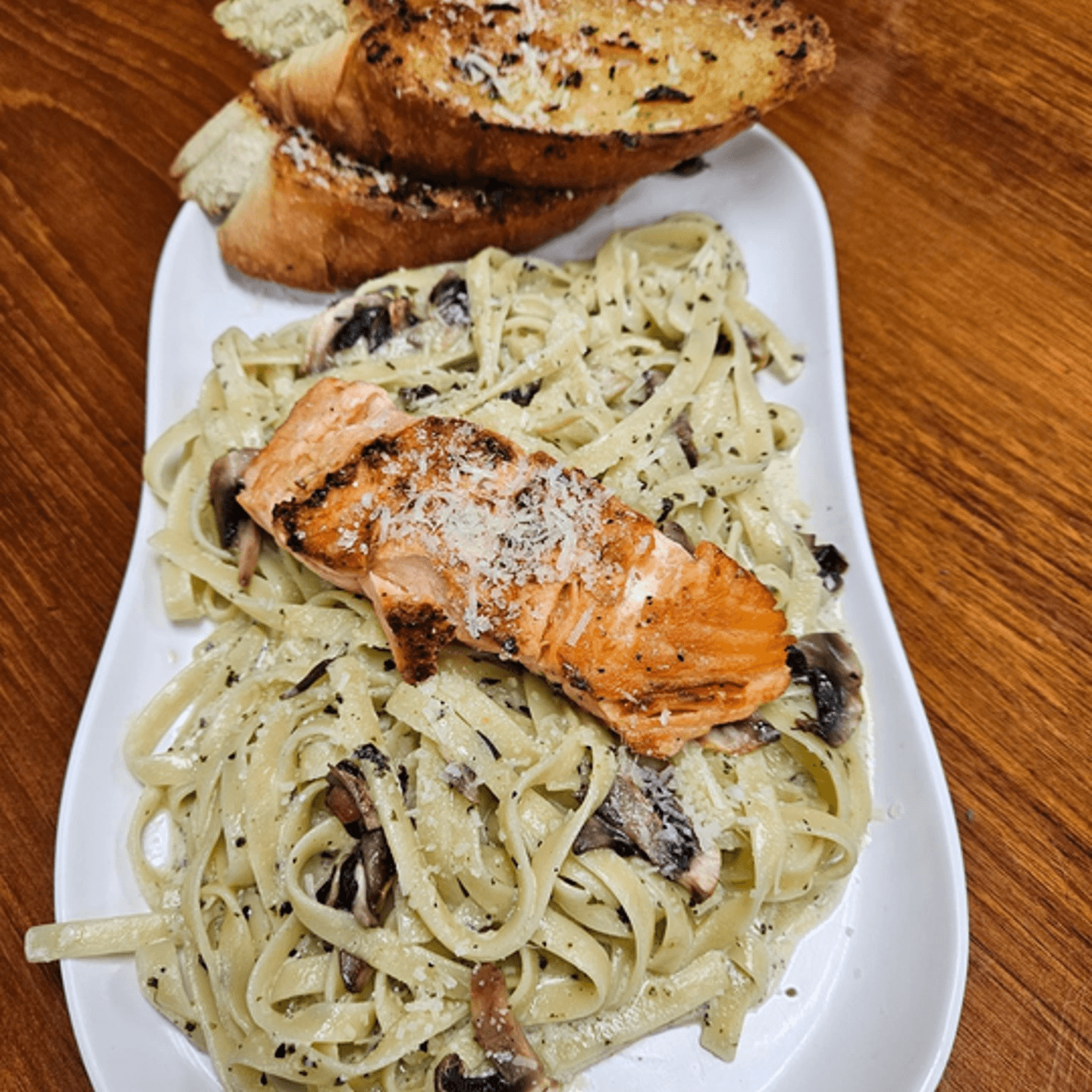 Indulge in Creamy Pasta Alfredo!