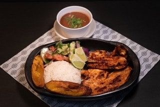 Pechuga de pollo / grilled chicken.