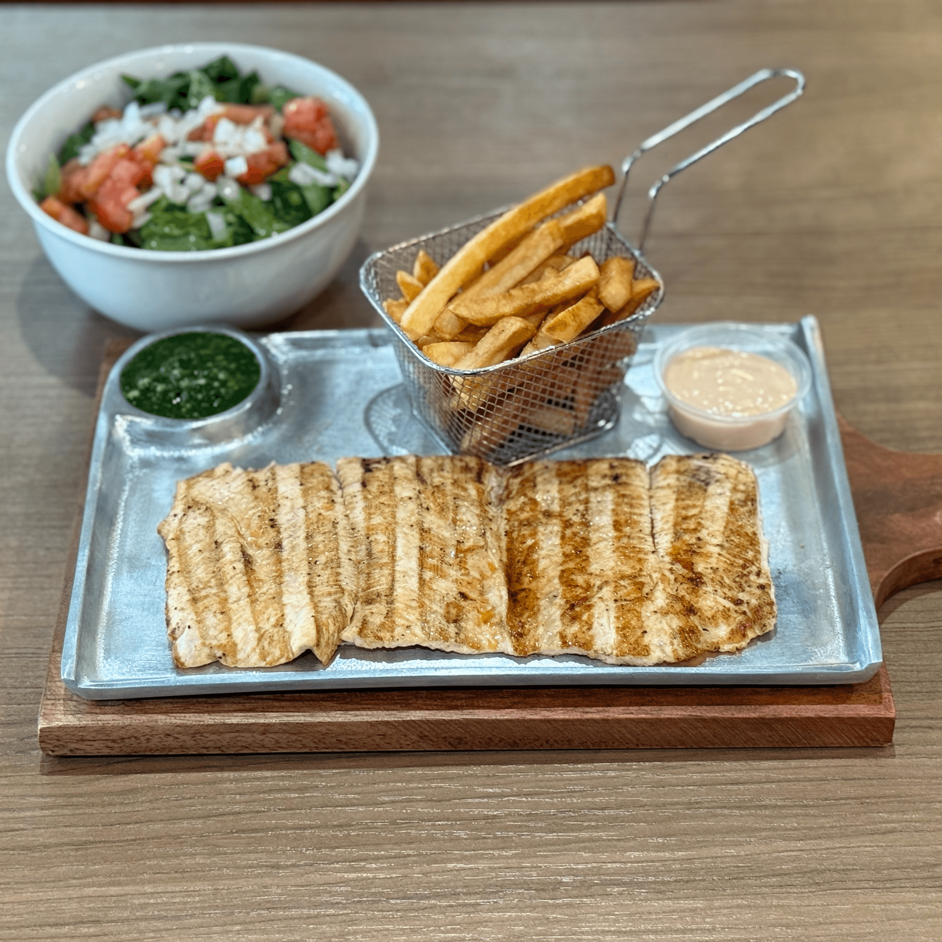 Especial 9 : Half Pound Grilled Chicken (Pechuga a La Parrilla).