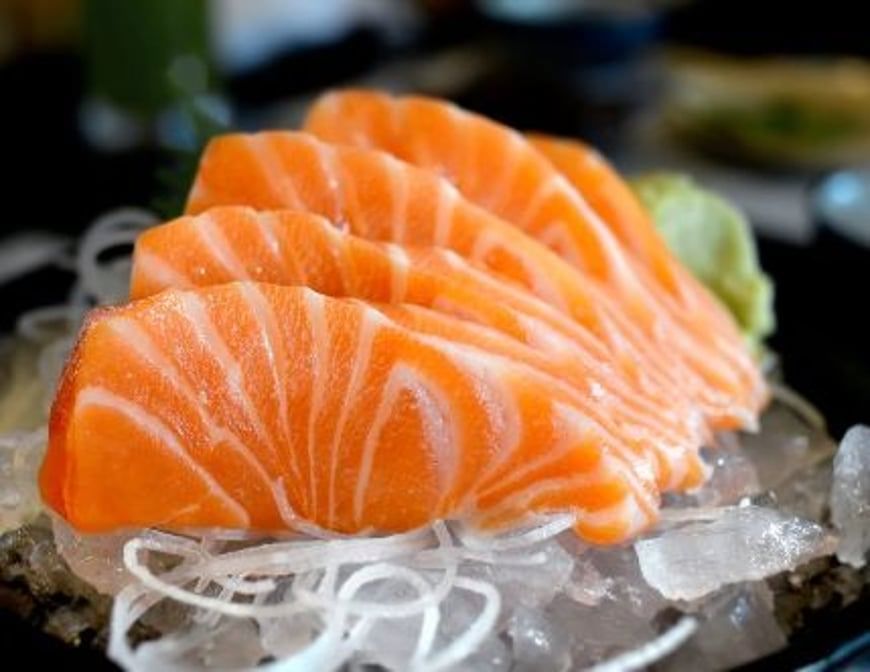 L1 Sashimi Salmon/2Pcs / Raw Fish.