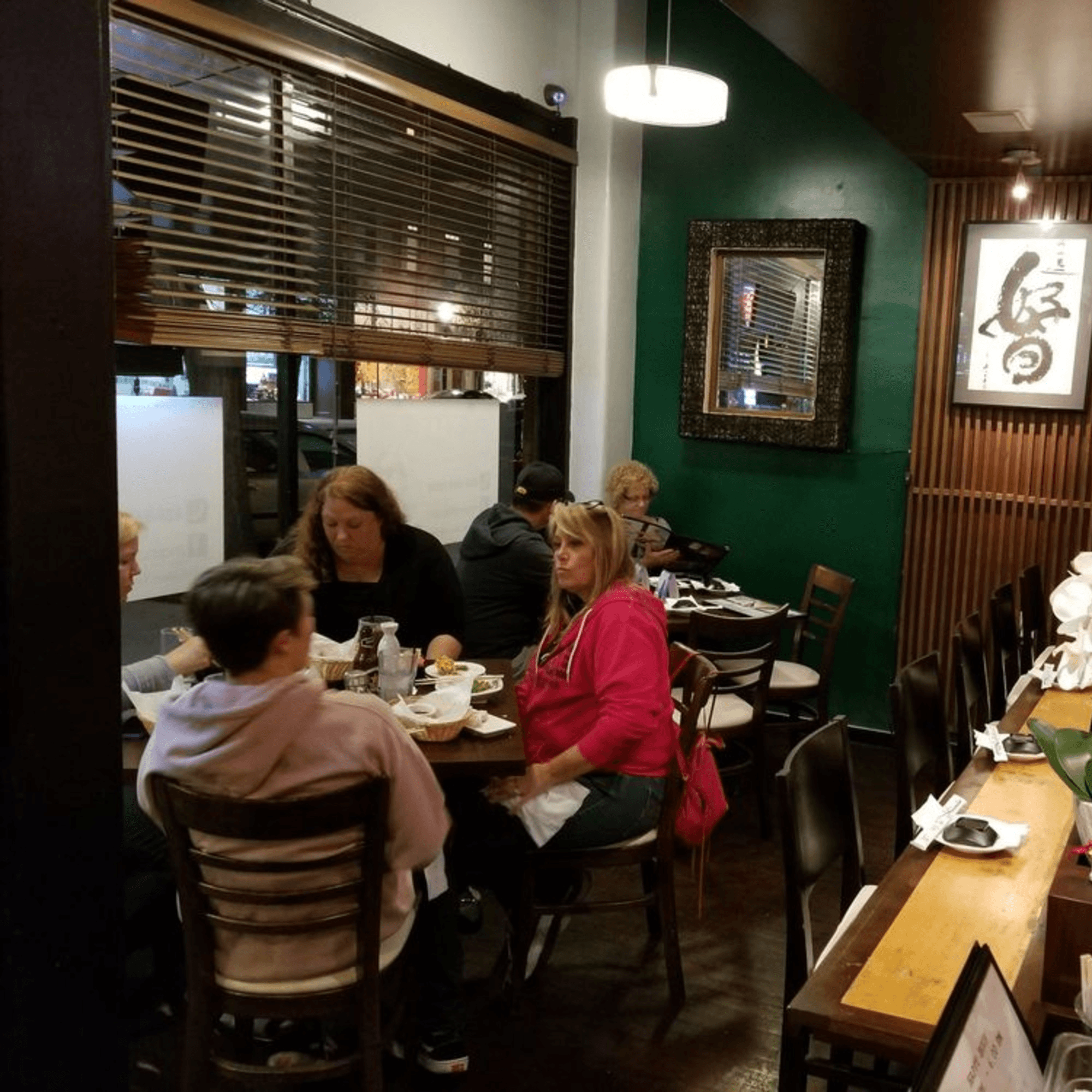 Mama M Sushi gallery image #9