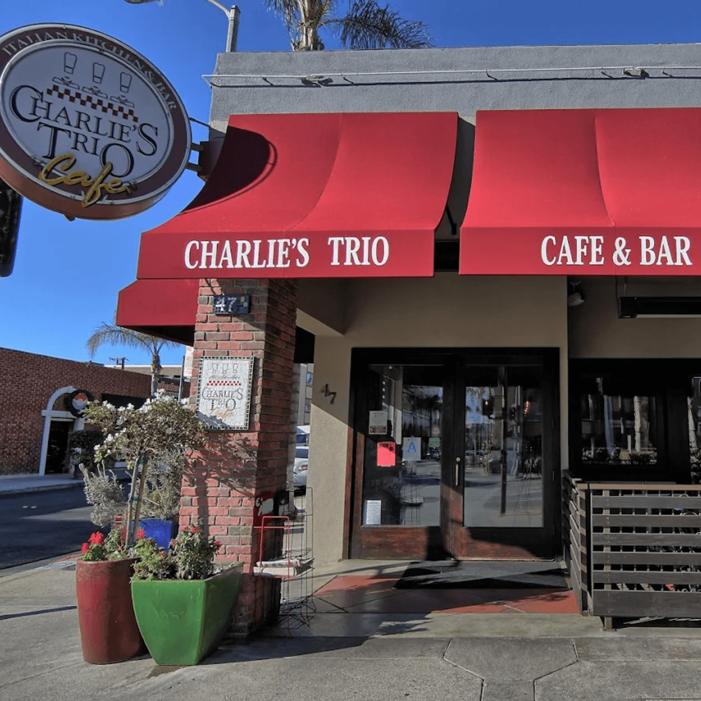 Welcome to Charlie's Trio Cafe 