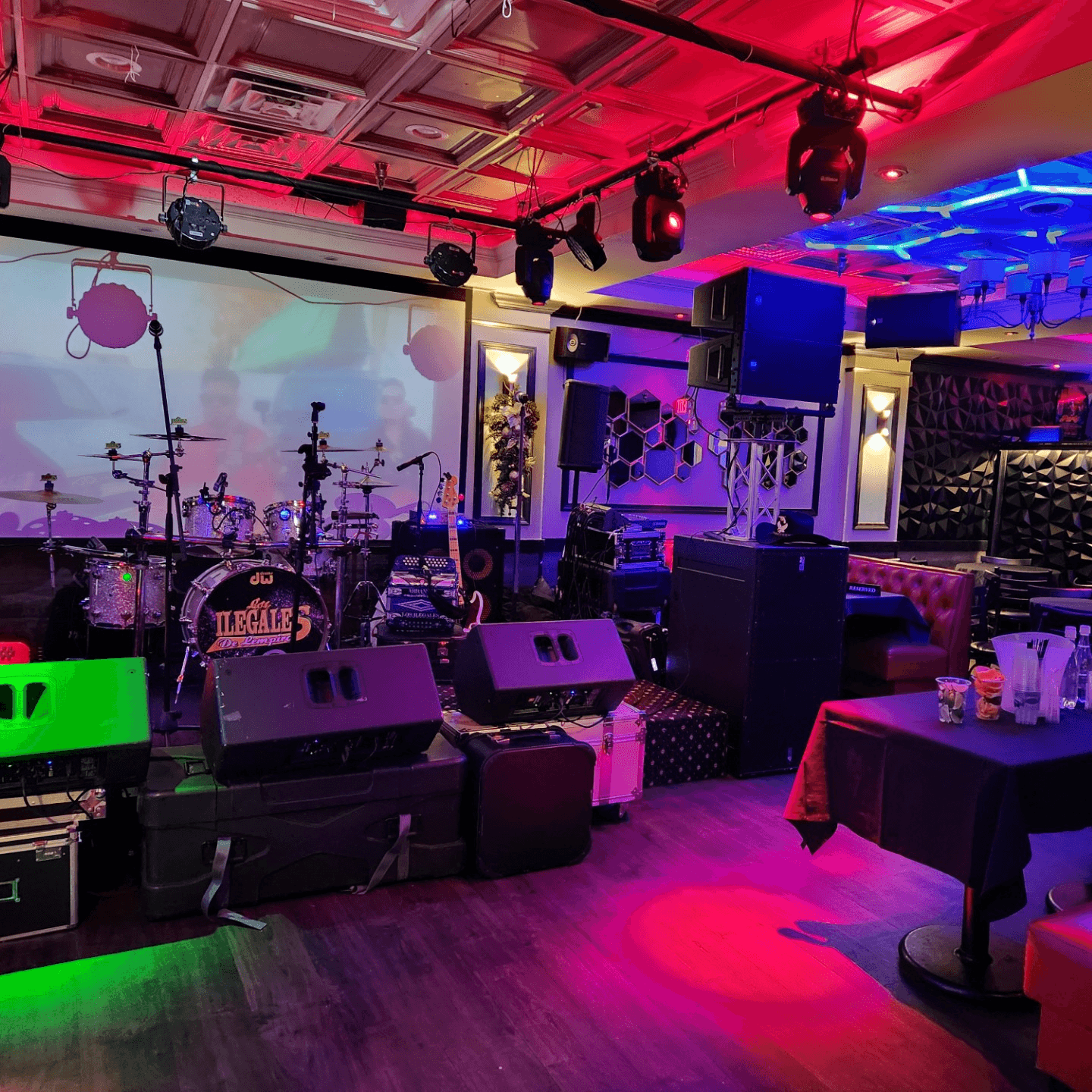 Karaoke Nights & Live Entertainment! 🎤🎶