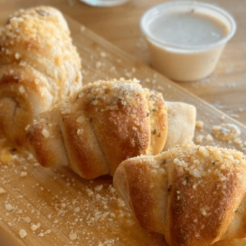 Cheese Slice + 3 Garlic Knots + Side of Marinara + Can Soda 