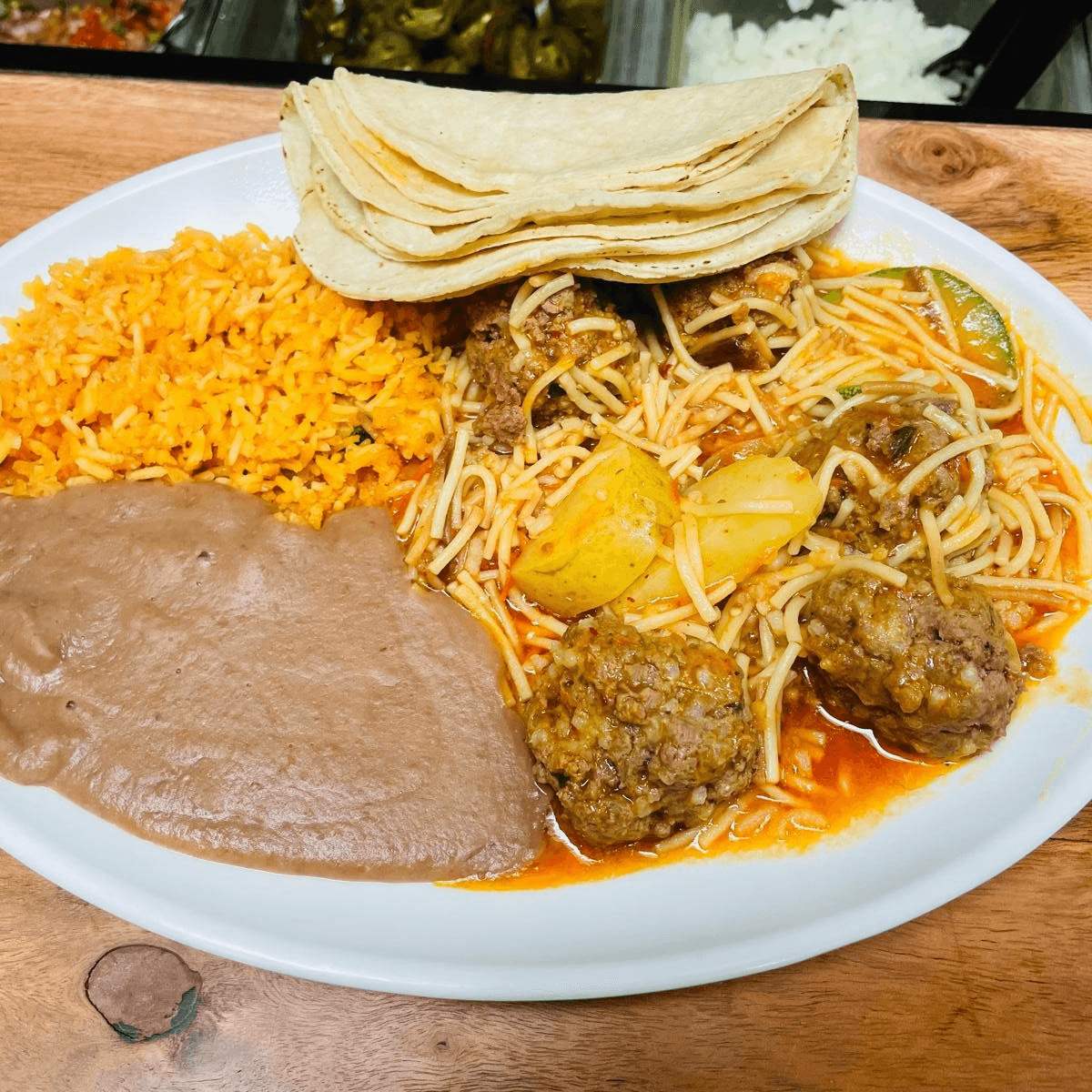 Albondigas de Res con Fideo.