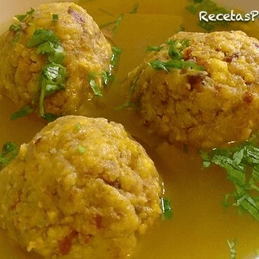 Bolitas Mofongo con Caldo (3 Pieces).