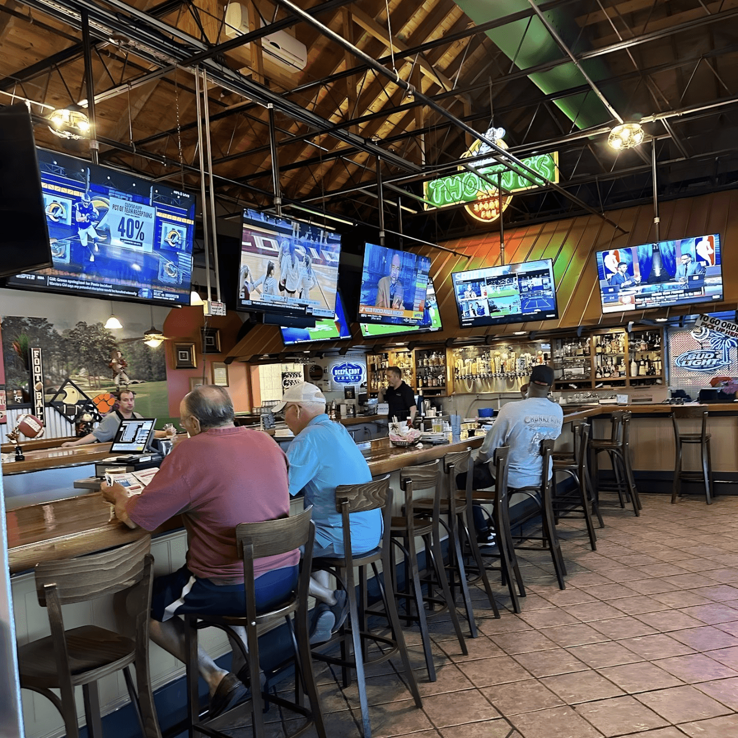 The Ultimate Dine-In Experience at Thorny’s! 🍴