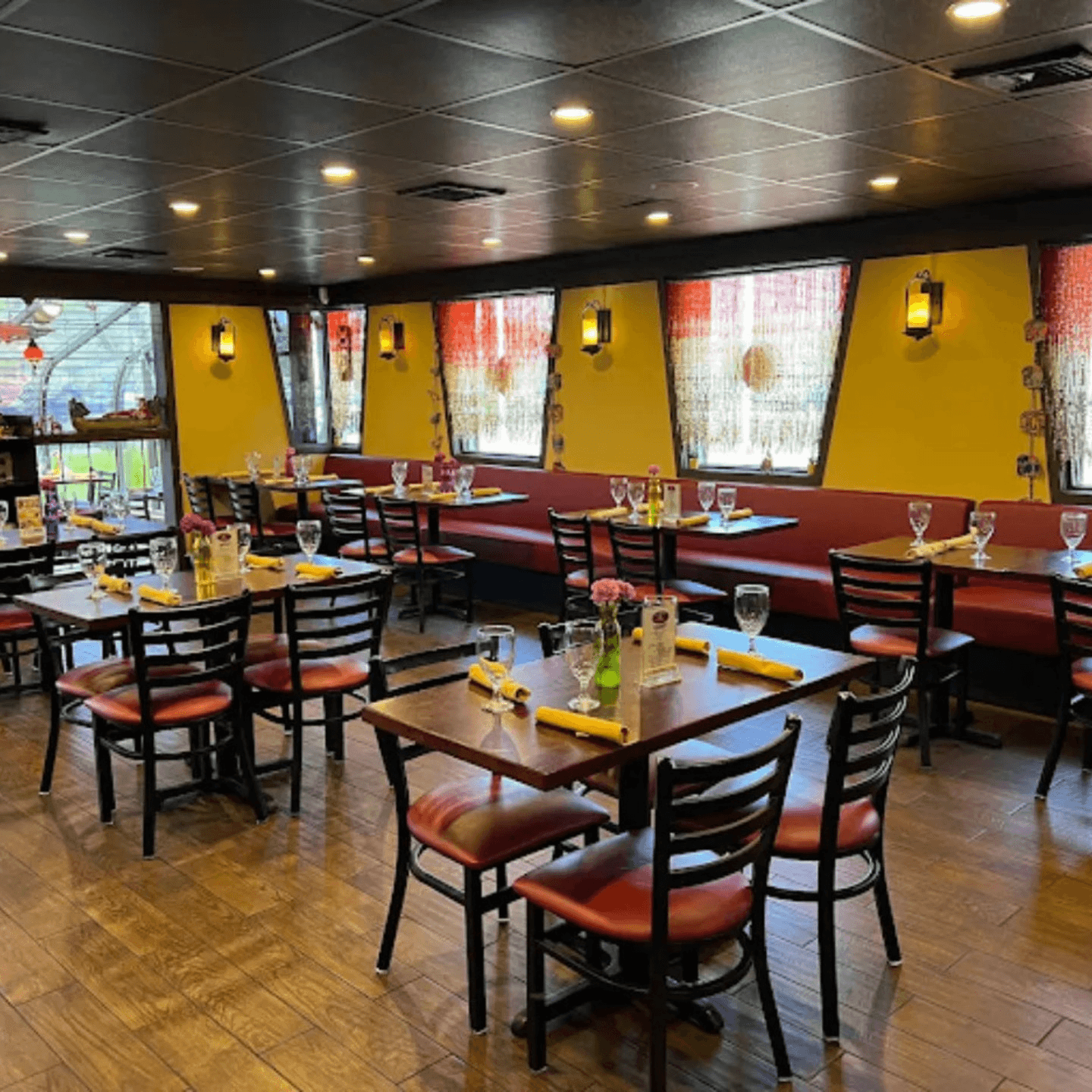 Dine-In, Takeout, Delivery, and Buffet Options