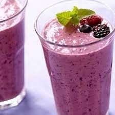 Jugo natural con leche / juice with milk.