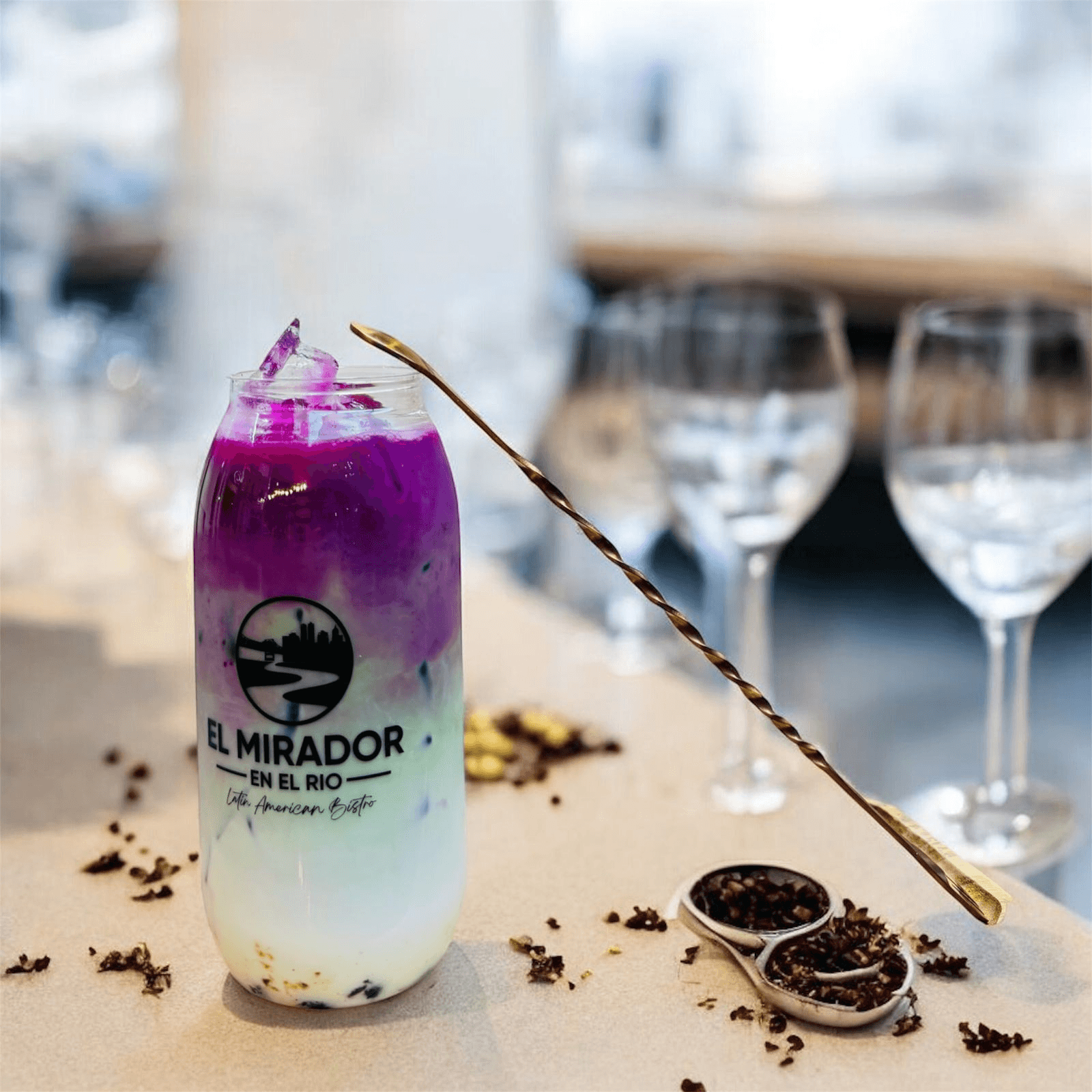 Pink Match Tea (22 oz).