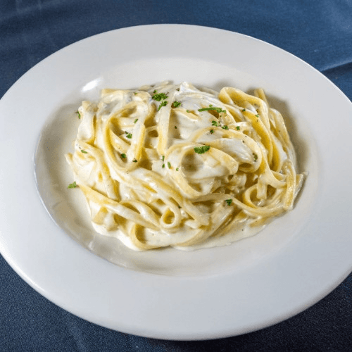 Fettuccini Alfredo Con Pollo.