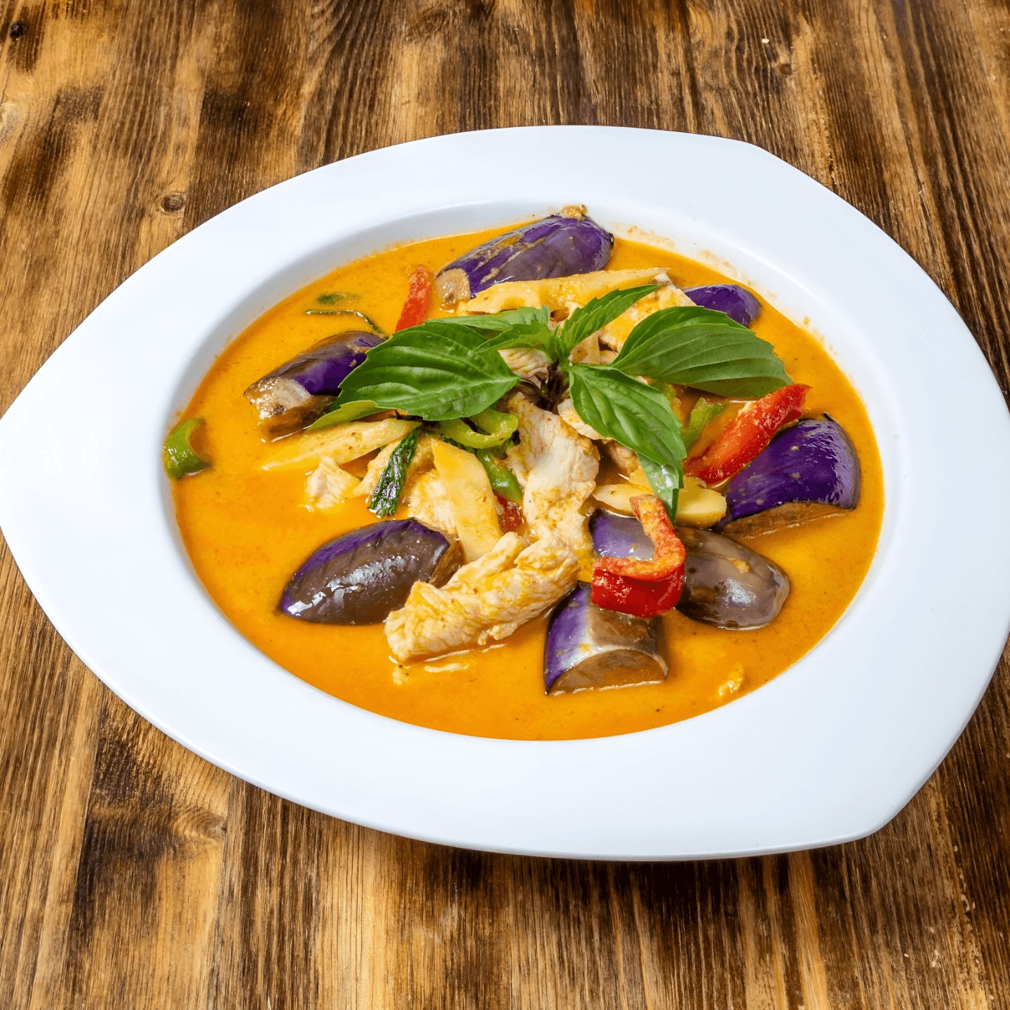 Bringing Thai Food to the Table Every Day 🥡