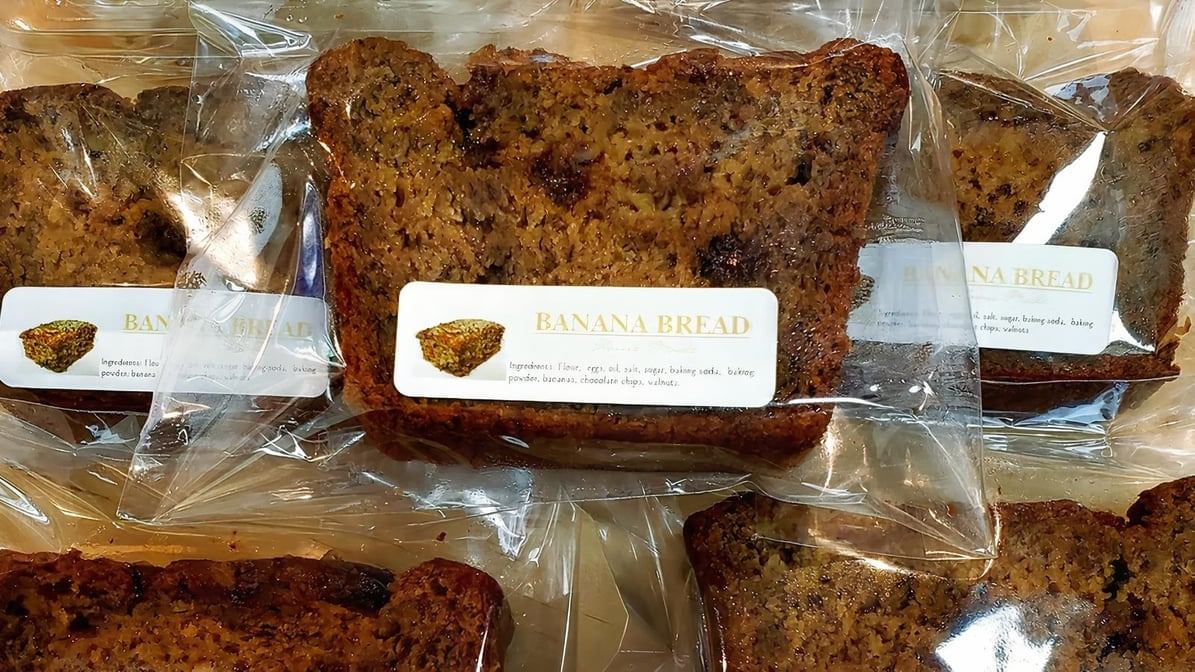 🍌Banana Bread 🍞 (Chocolate Chips & Walnuts).