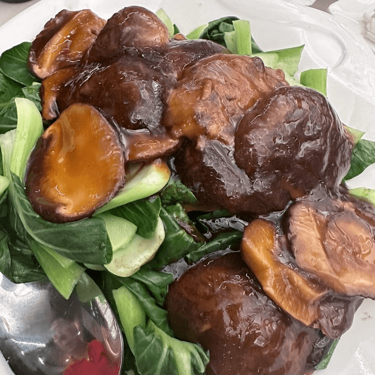 冬菇白菜 Black Mushroom with Baby Bok Choy.