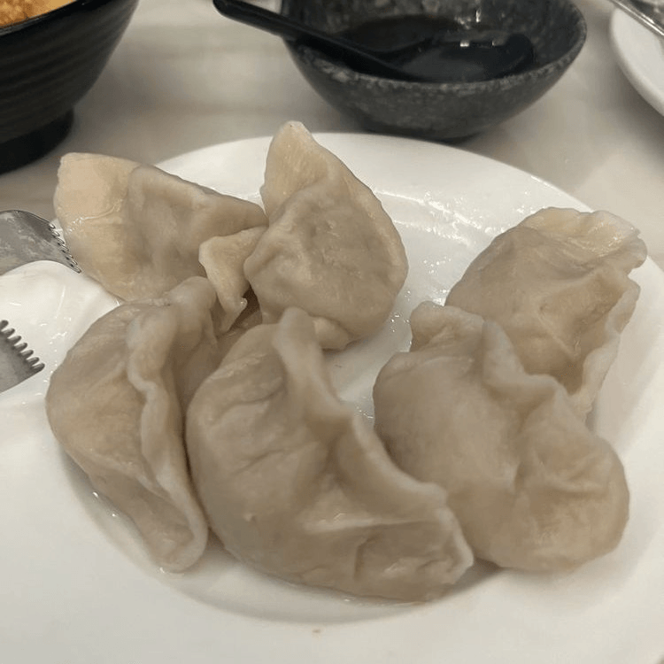 猪肉水饺 Steamed Pork Dumplings.