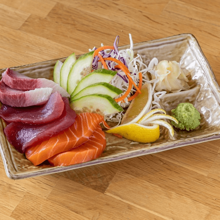 Sashimi Deluxe (6 Pieces Chef's Choice).