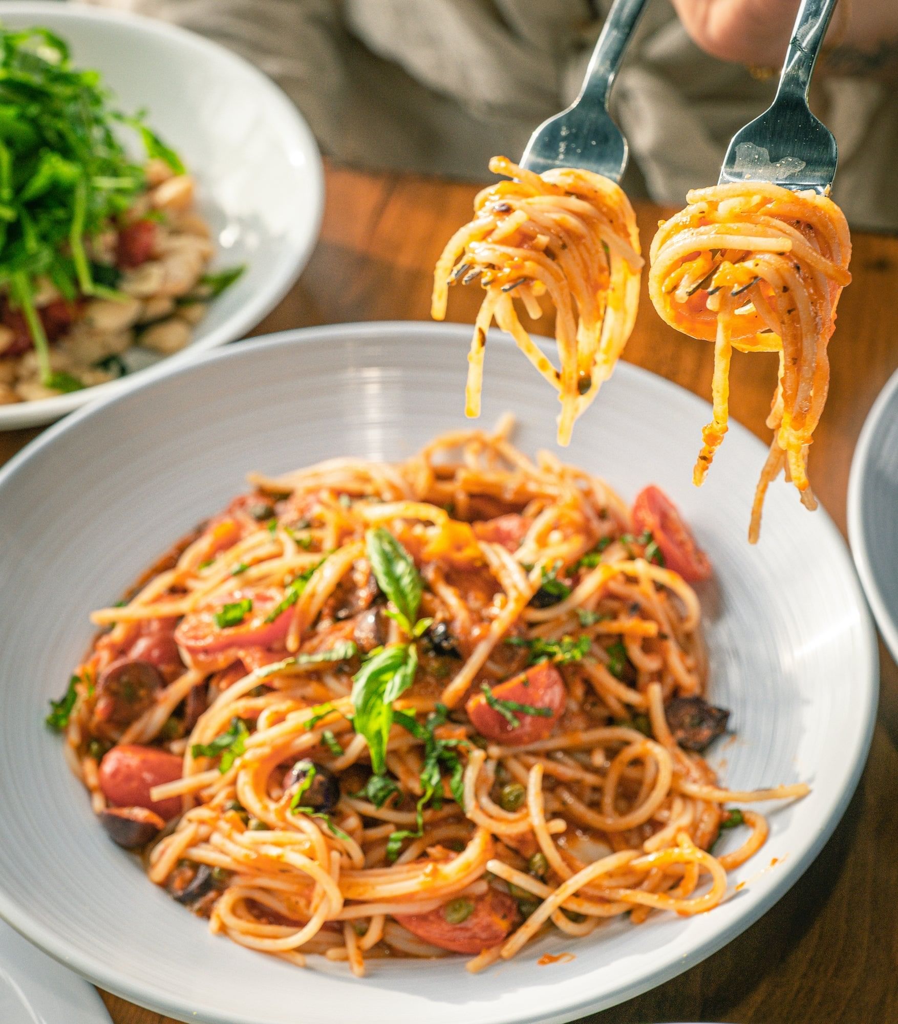 Spaghetti Puttanesca (c).