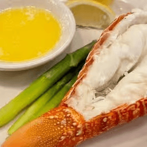 Cola De Langosta Sudafricana Con Salsa De Mantequilla (9 Oz).