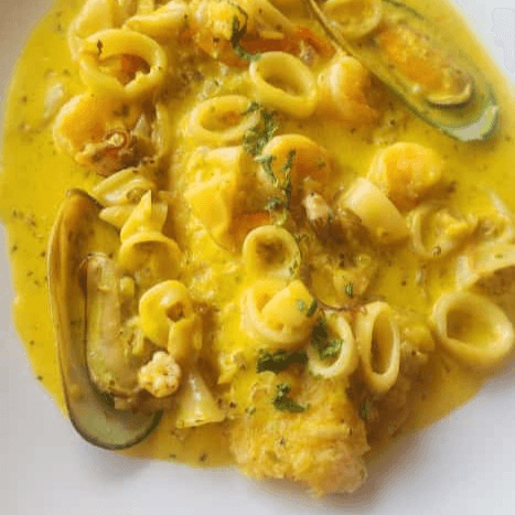 Pescado en Salsa De Mariscos.