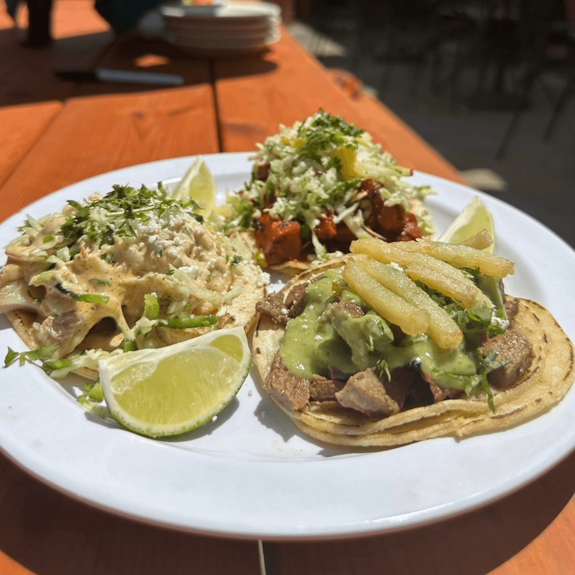 Uno Mas Taqueria y Cantina gallery image #2