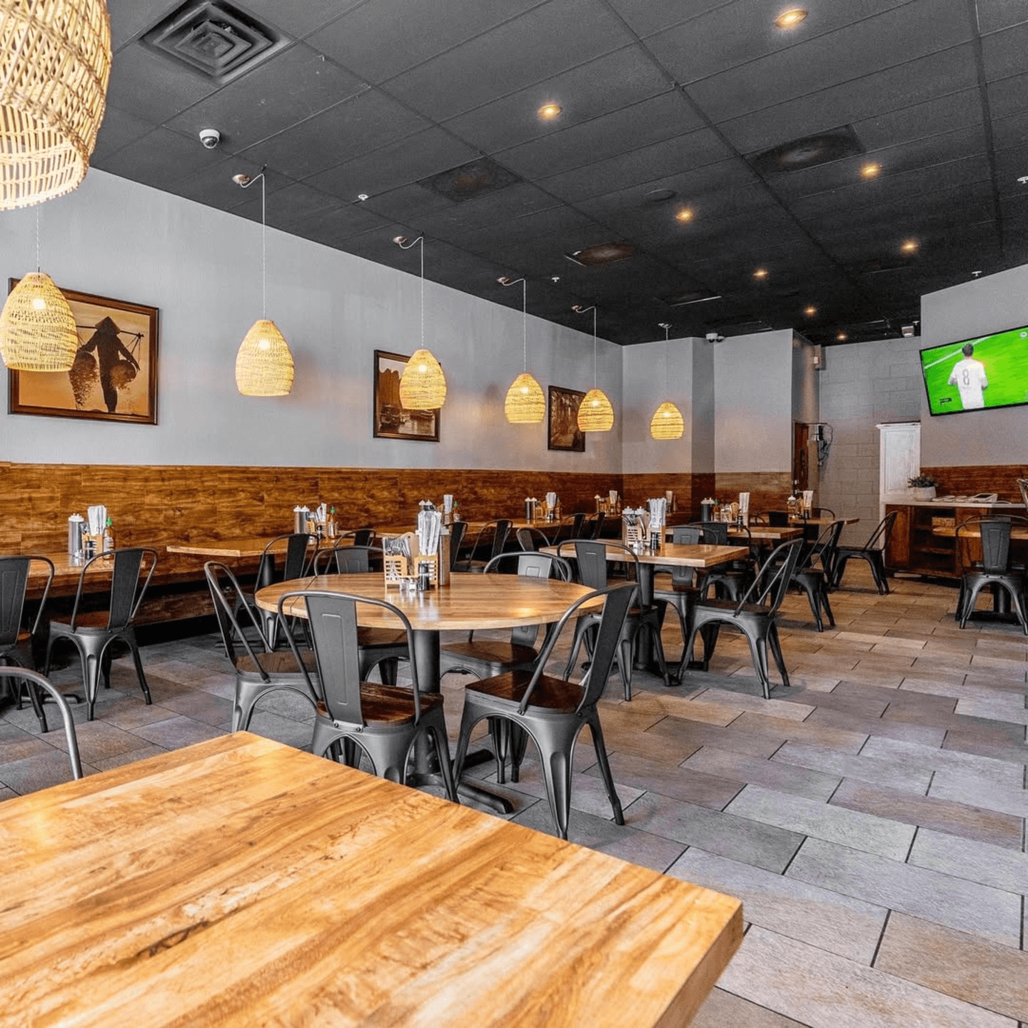 Enjoy a Relaxing Dining Experience