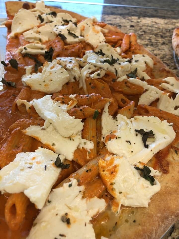 Penne vodka pizza.