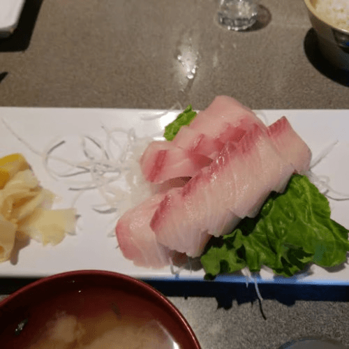 Hamachi Sashimi  (L) 8PCS.