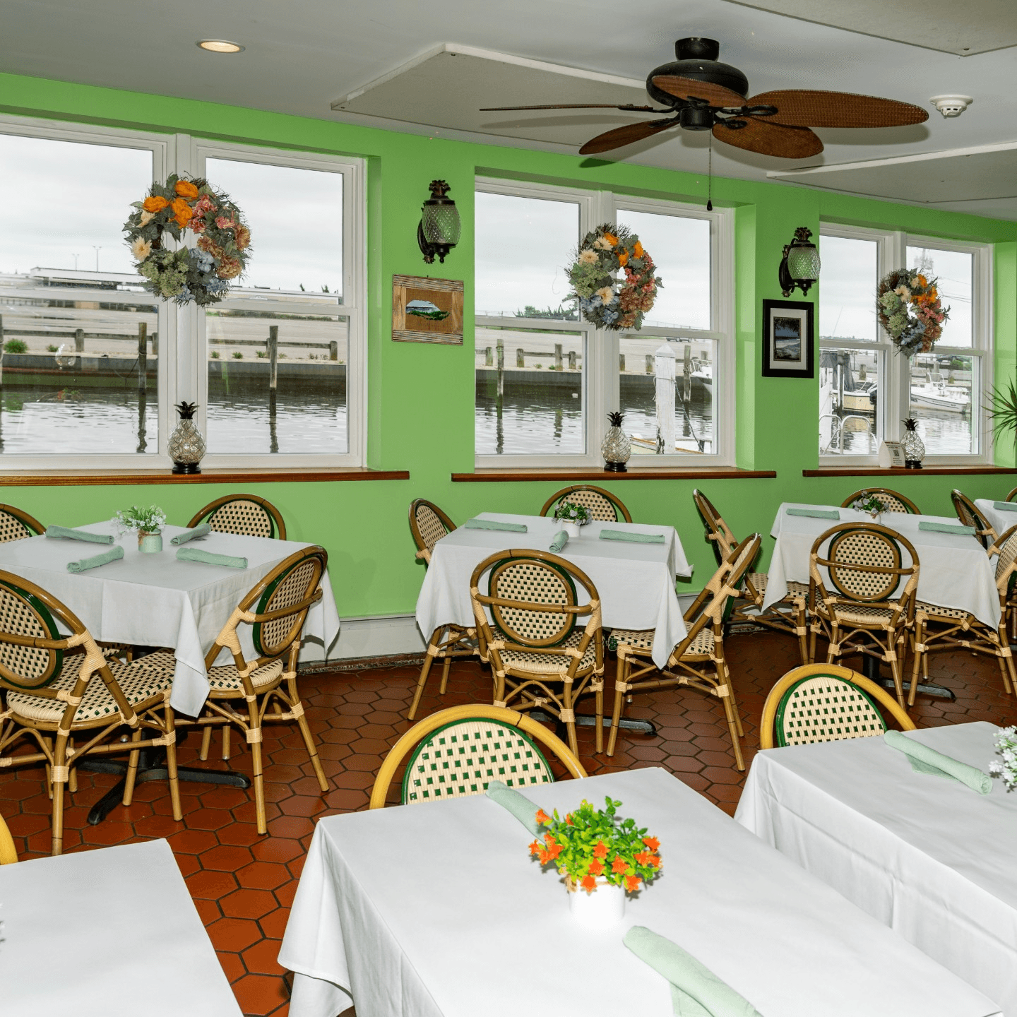 Relaxed Dining with Beautiful Bay Views