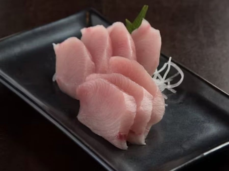 L6 Sashimi Yellowtail/2Pcs/ Raw Fish.