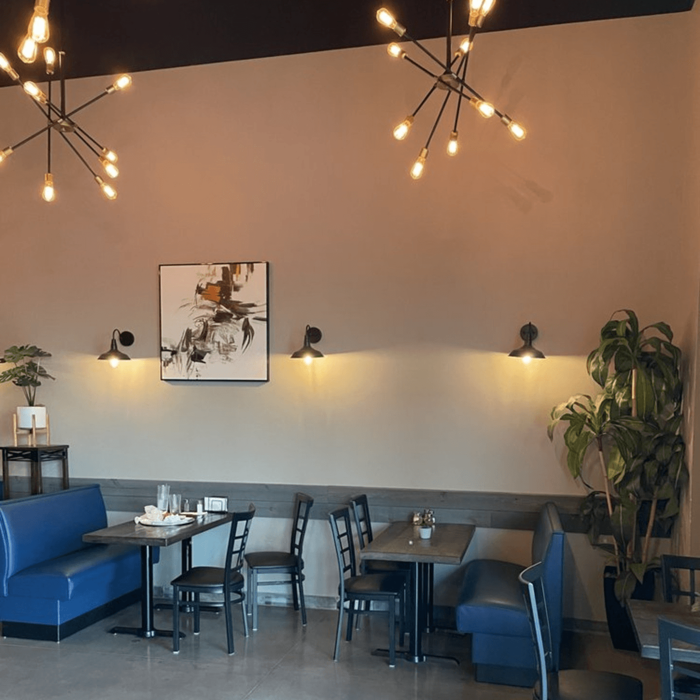 A Cozy & Modern Dining Experience