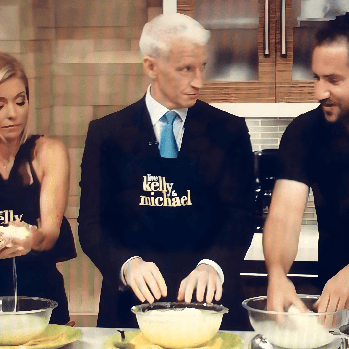  Just Hold the Balls Please.| Anderson Cooper LIVE