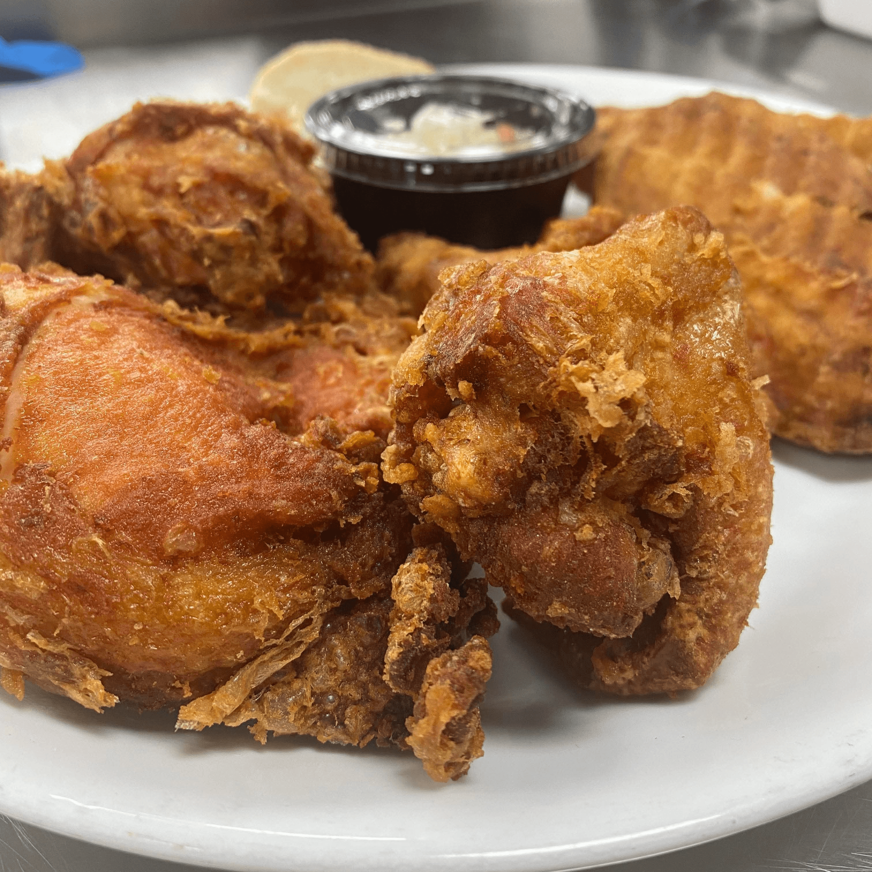 4 PC Chicken Dinner w/Slaw,Bread,Wedges.