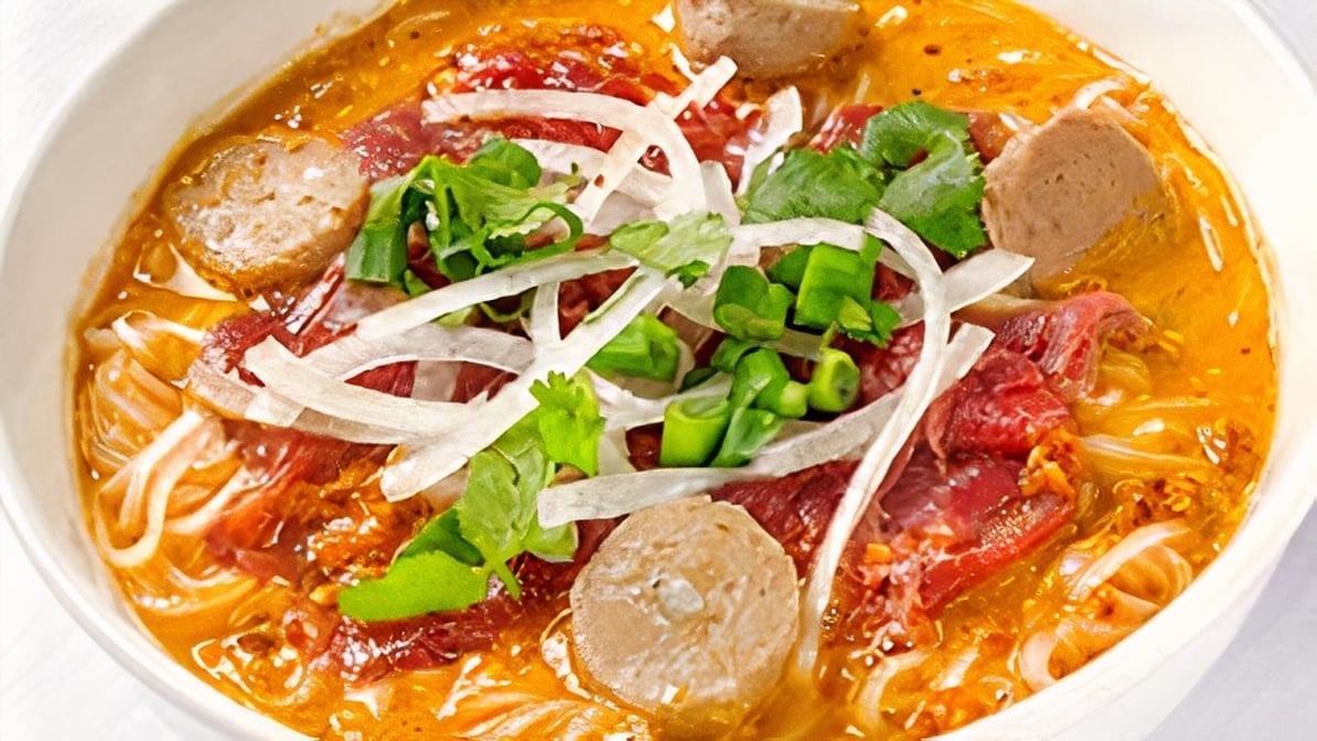 Delicious Soup Selections at Our Vietnamese Restaurant