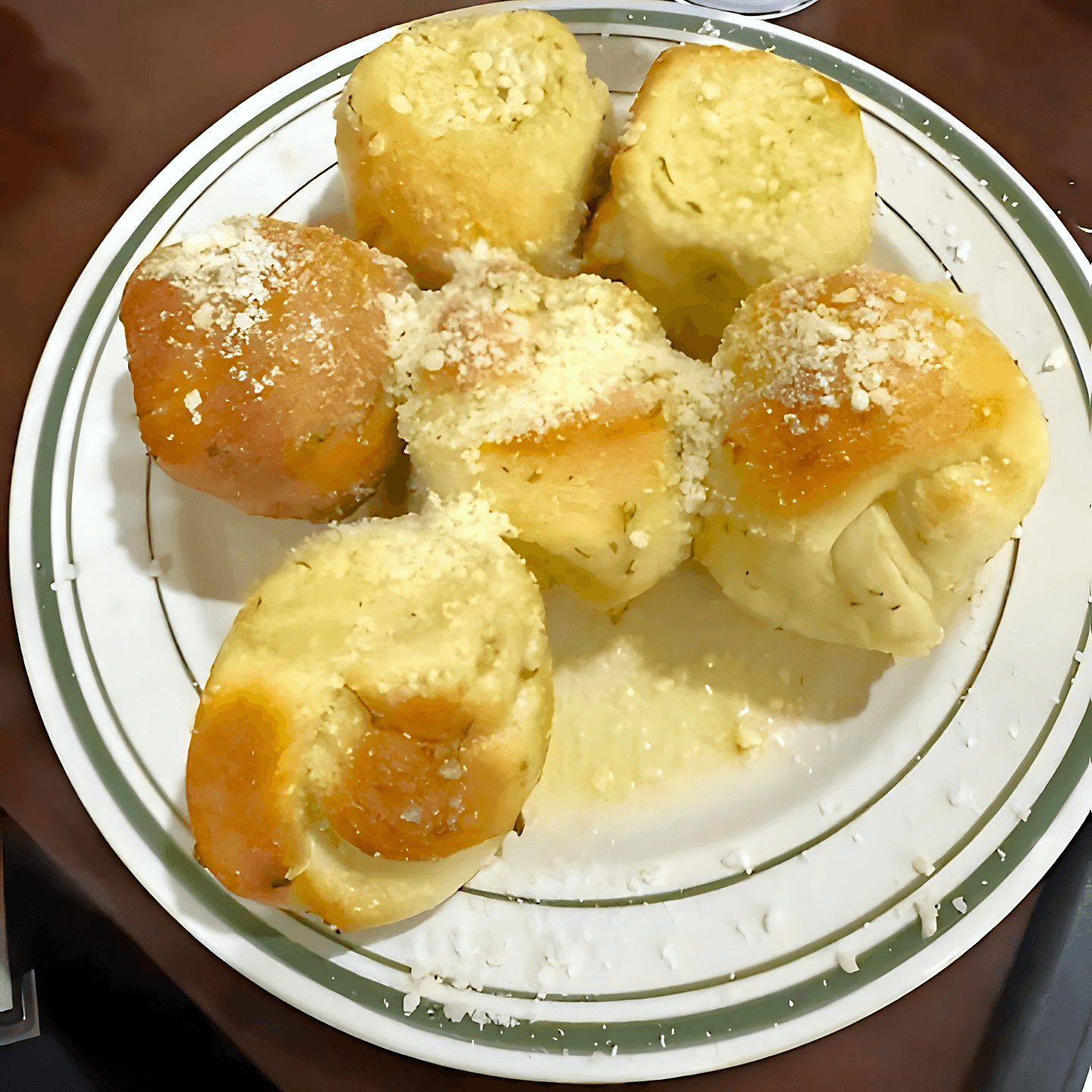 FREE Garlic Knots with $20+ Orders✨