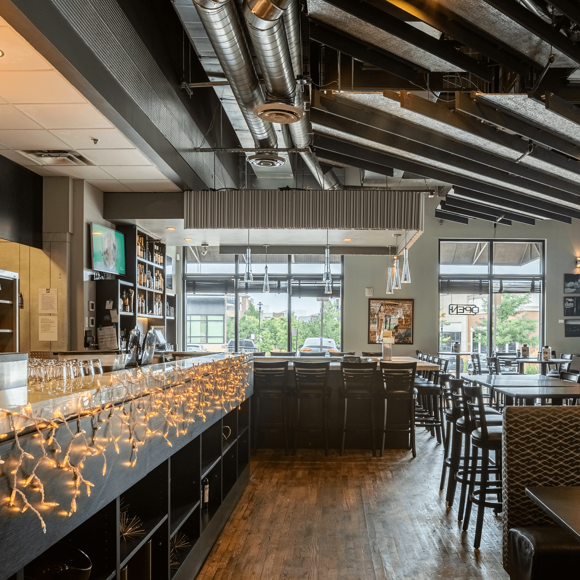 Metropolitan Bar & Grill gallery image #2