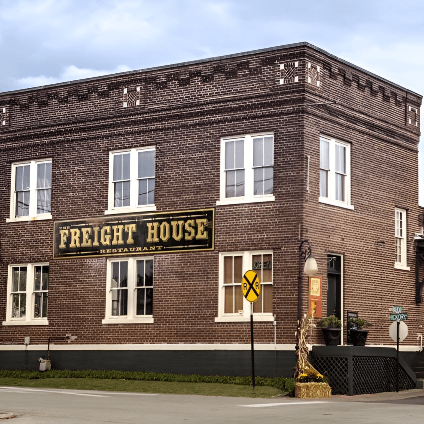Welcome to Freight House Restaurant