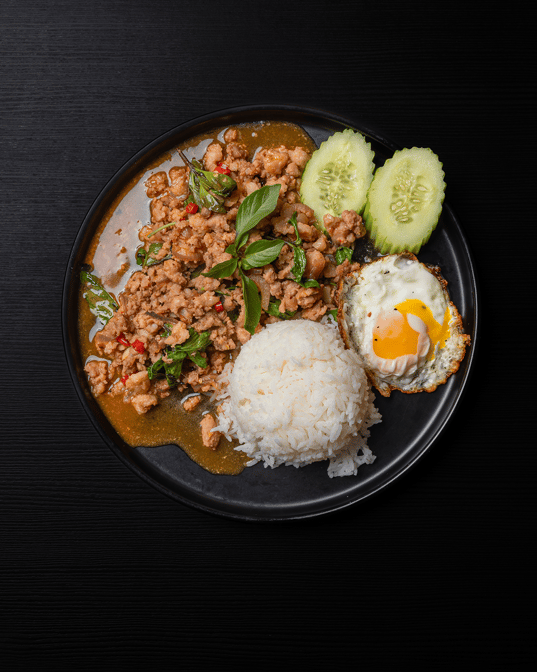 Com 5 - Pad Kapao with Egg ພັດກະເພົາ.