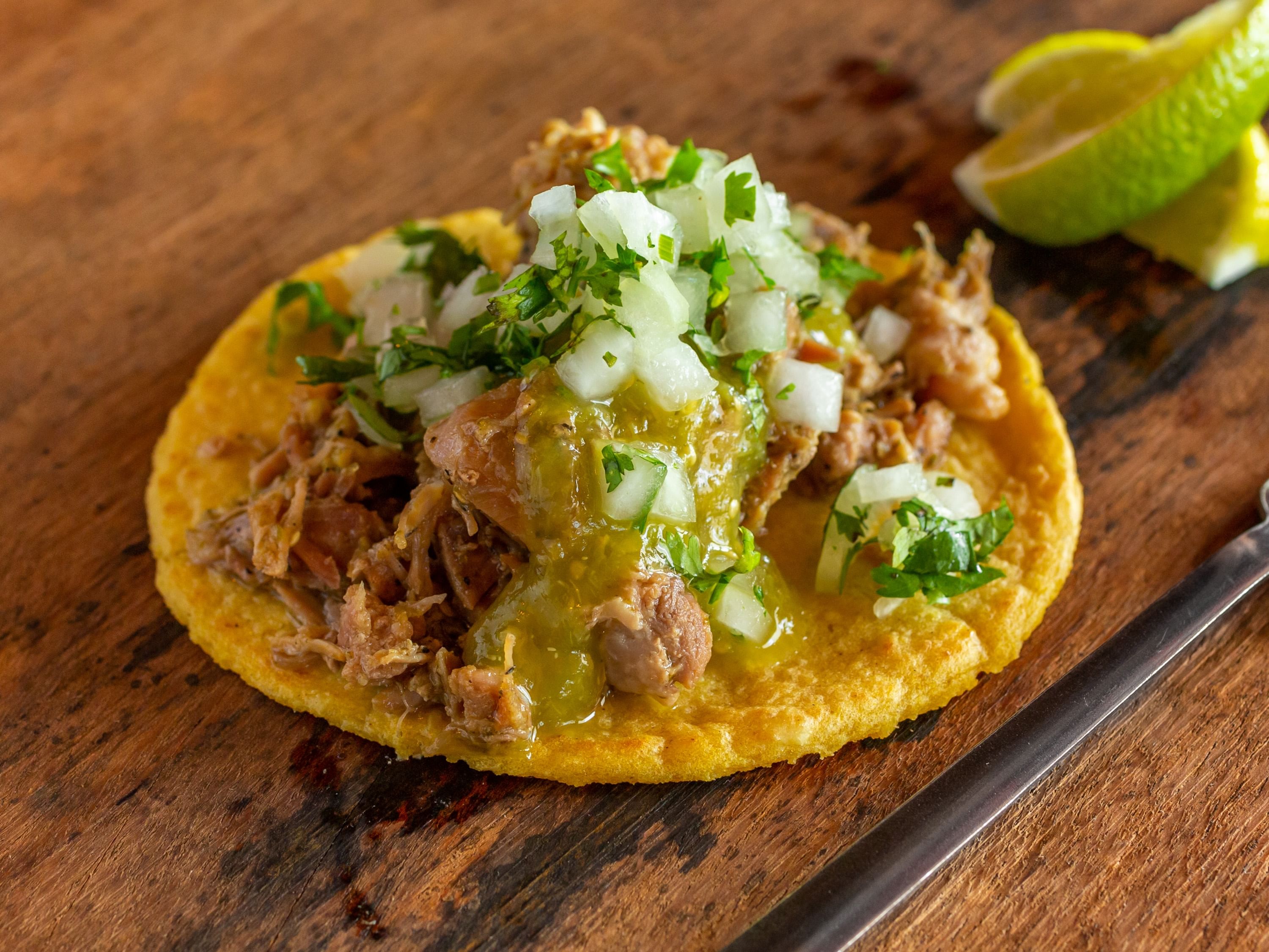 Taco Carne De Puerco en Salsa Verde.
