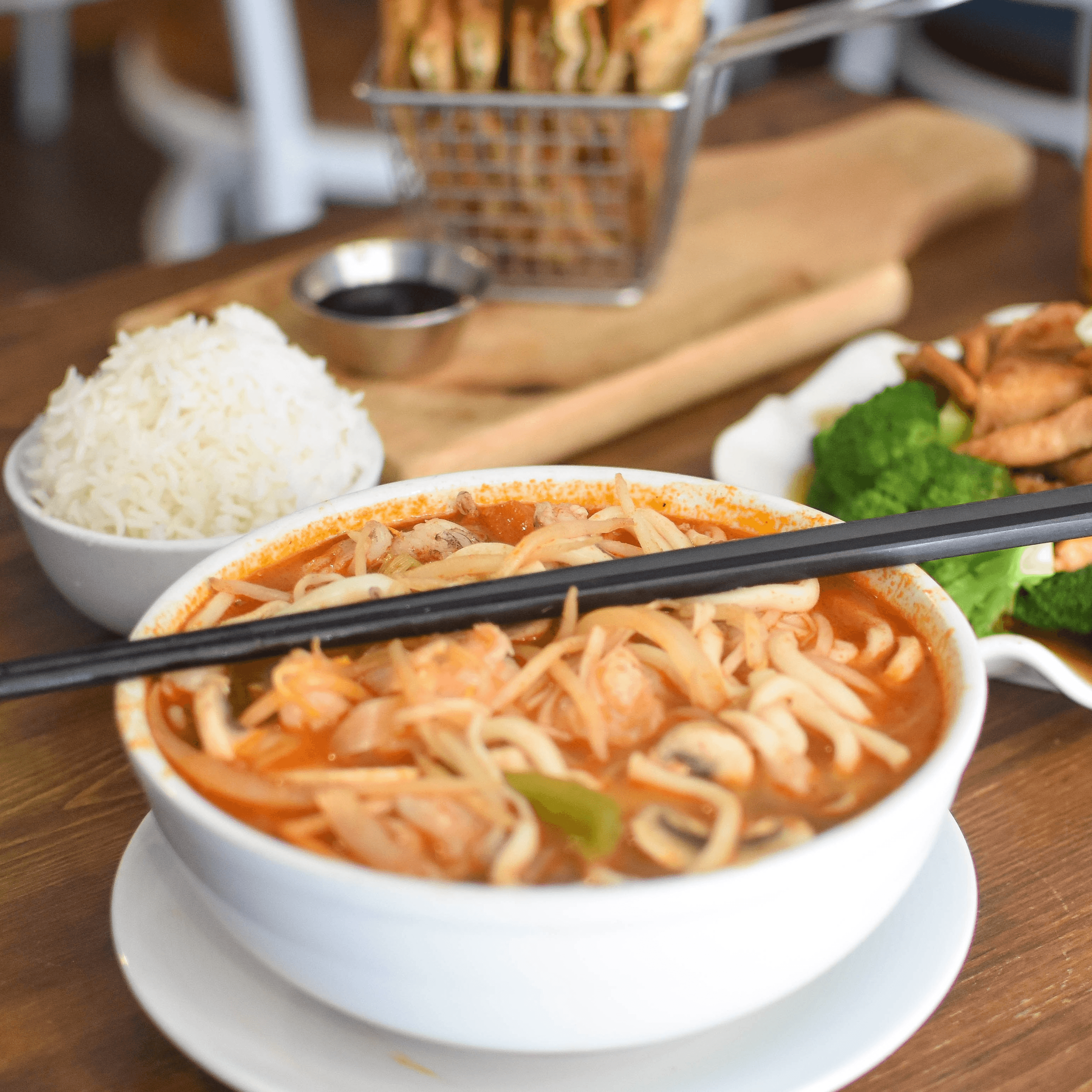 Tom Yum Udon Soup W/ Seafood 海鮮冬陰功烏冬.