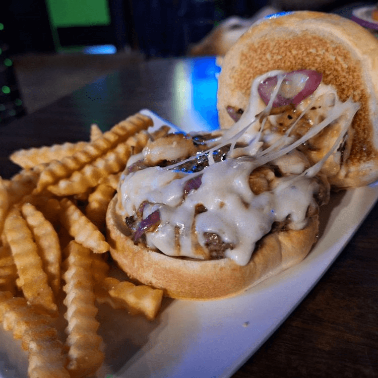 GARLIC-LICKEN' BURGER.