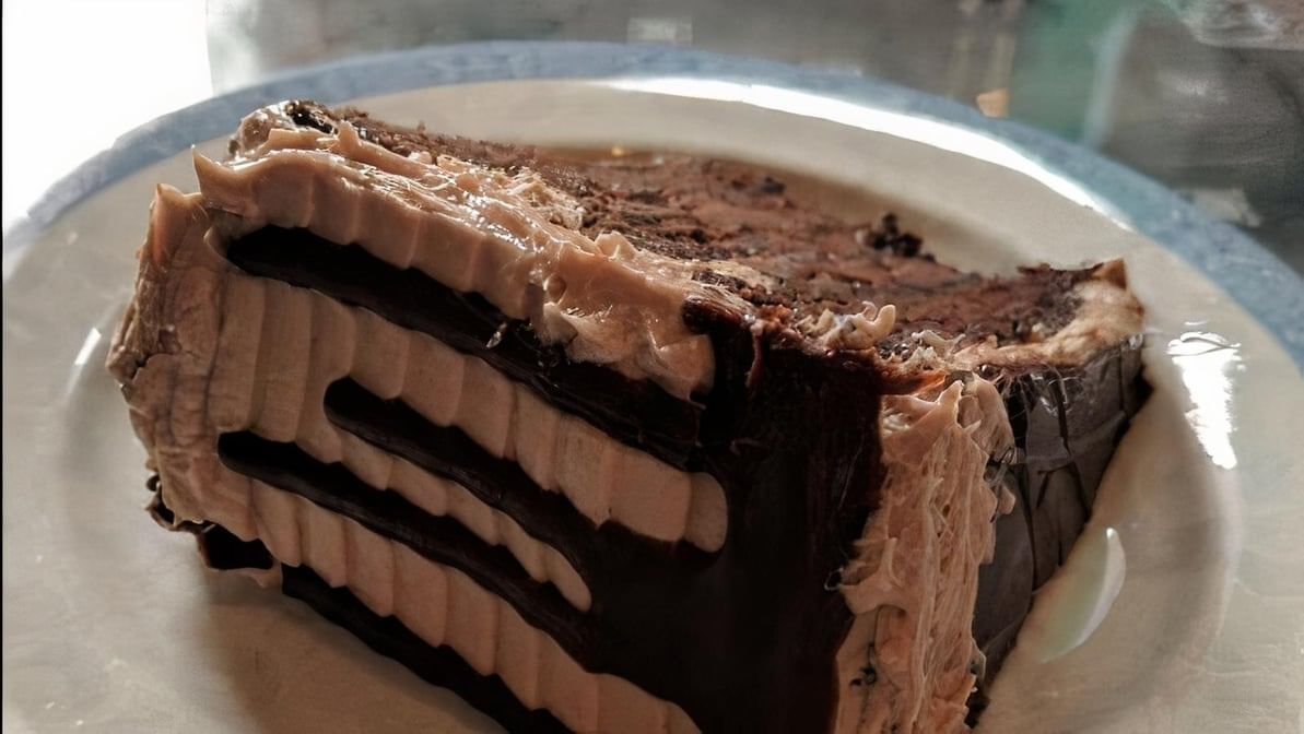 Vegan chocolate mousse cake.