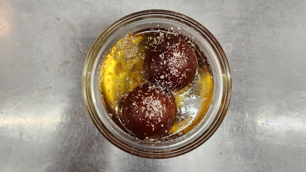 Gulab Jamun 1 lb Approx 7-9 pc.